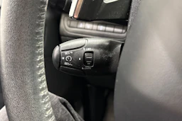 Valkoinen Peugeot 208 2015 kuva 16.