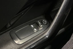 Valkoinen Peugeot 208 2015 kuva 17.