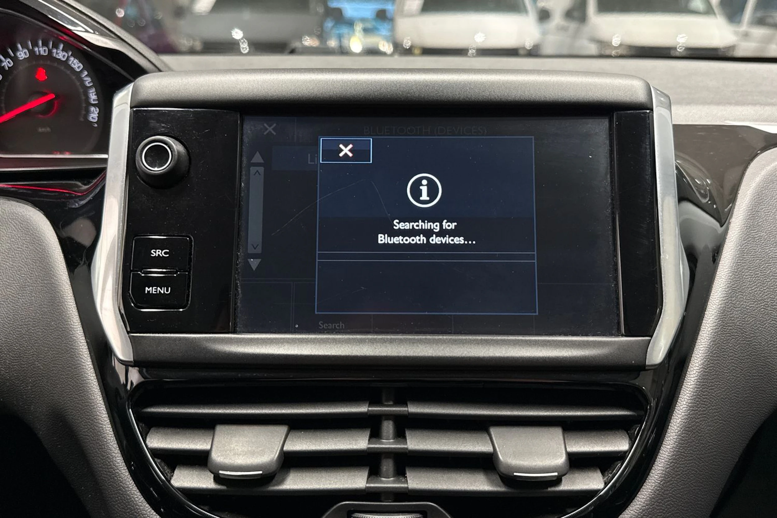 Valkoinen Peugeot 208 2015 kuva 18.