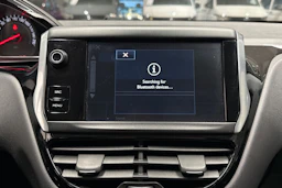 Valkoinen Peugeot 208 2015 kuva 18.