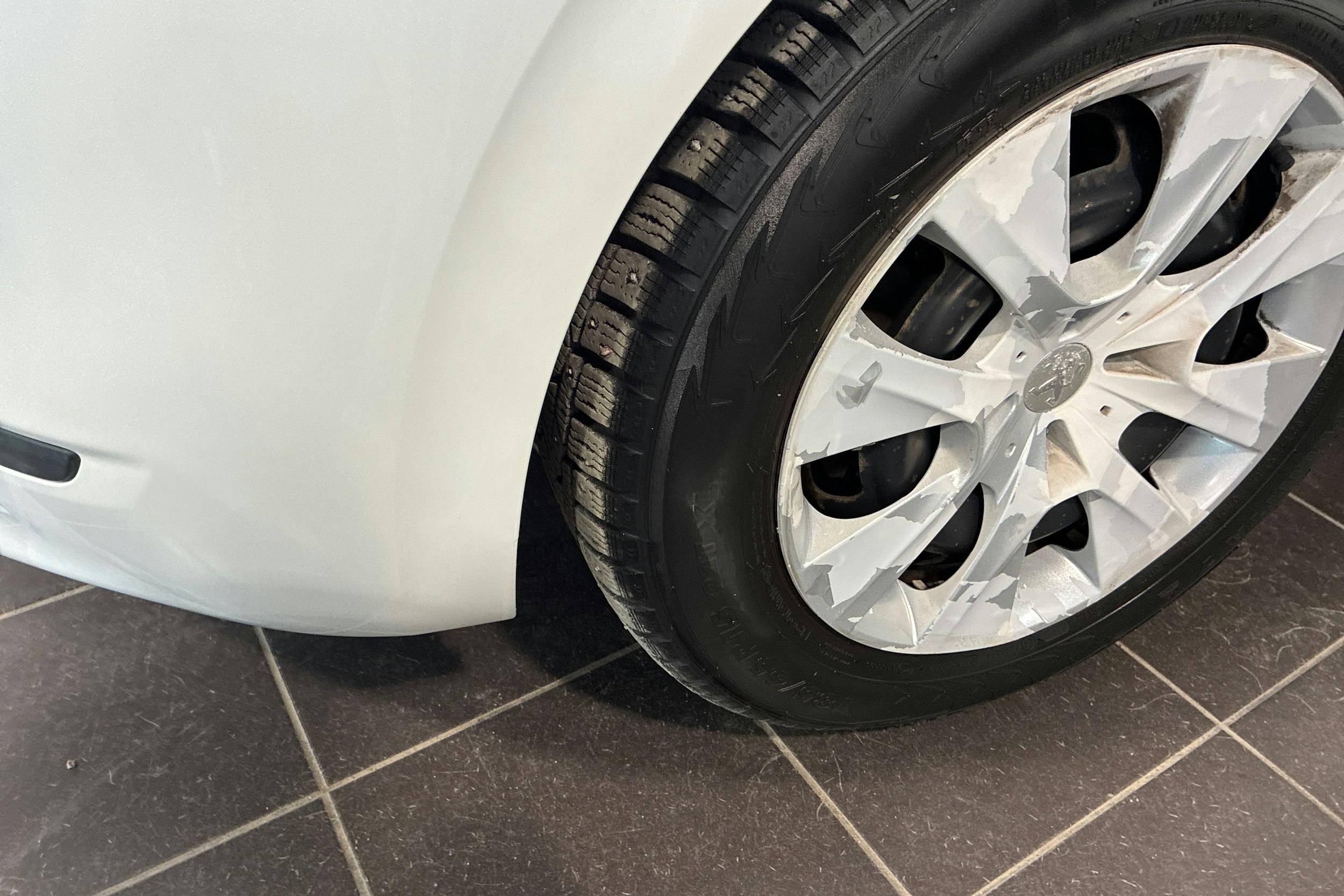 valkoinen Peugeot 208 2015 kuva 11.