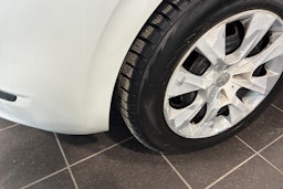 valkoinen Peugeot 208 2015 kuva 11.