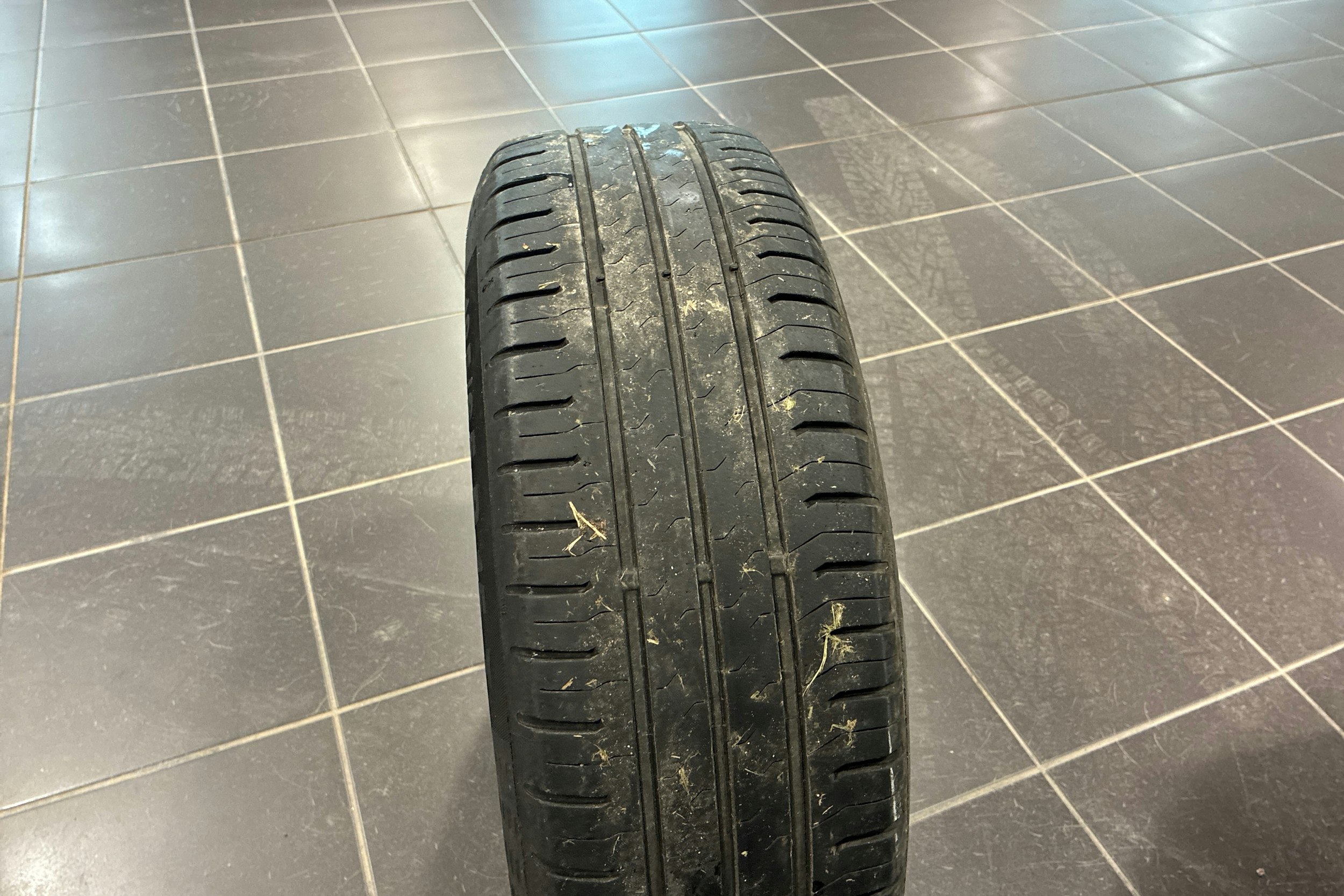 valkoinen Peugeot 208 2015 kuva 12.