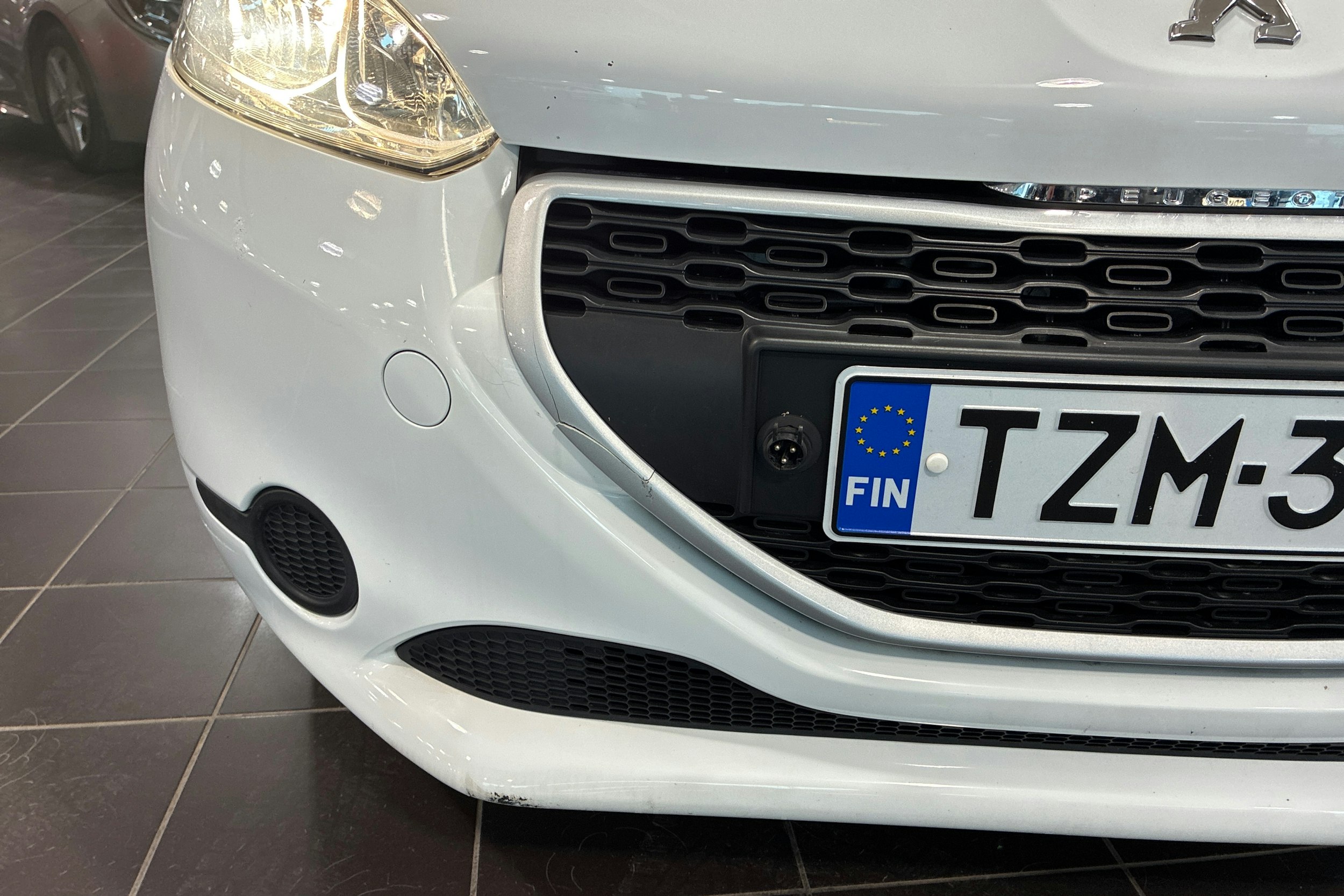 valkoinen Peugeot 208 2015 kuva 15.