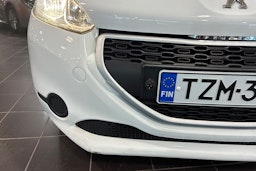 valkoinen Peugeot 208 2015 kuva 15.