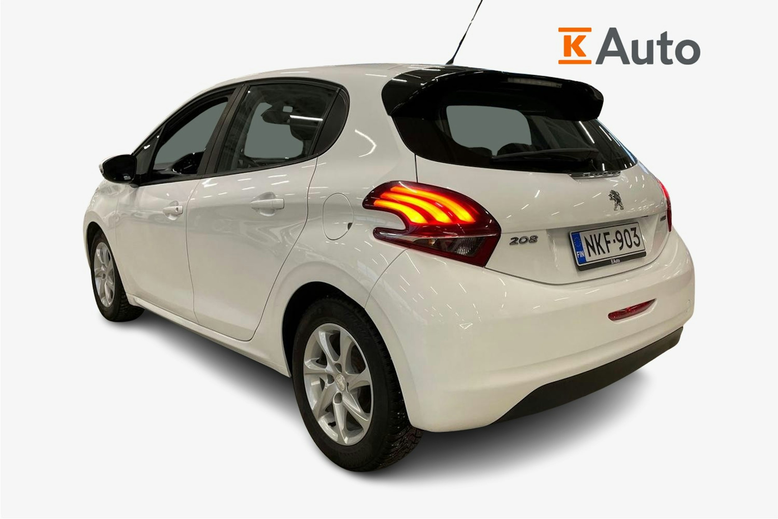 valkoinen Peugeot 208 2016 kuva 2.