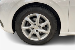 valkoinen Peugeot 208 2016 kuva 11.