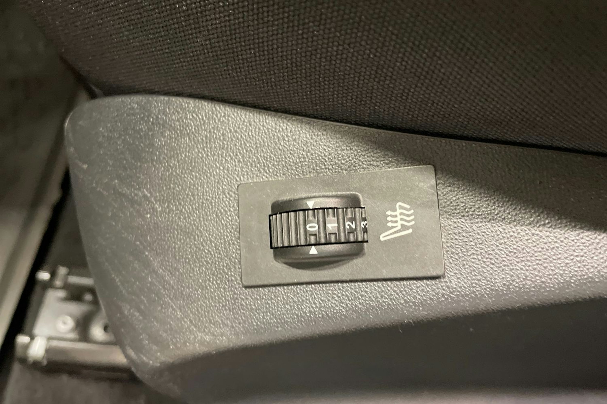 valkoinen Peugeot 208 2016 kuva 15.