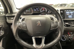 valkoinen Peugeot 208 2016 kuva 16.