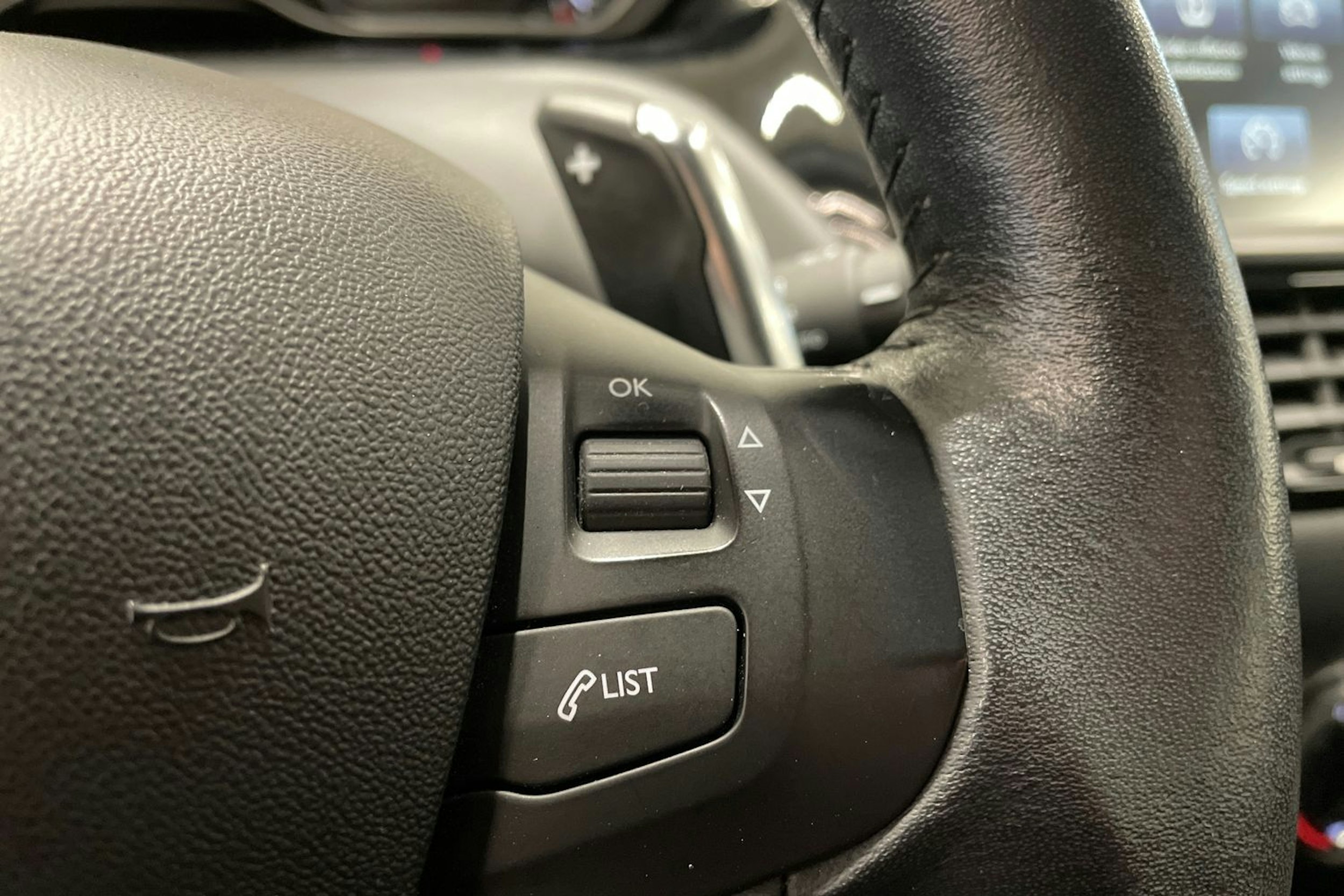 valkoinen Peugeot 208 2016 kuva 17.