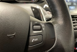 valkoinen Peugeot 208 2016 kuva 17.