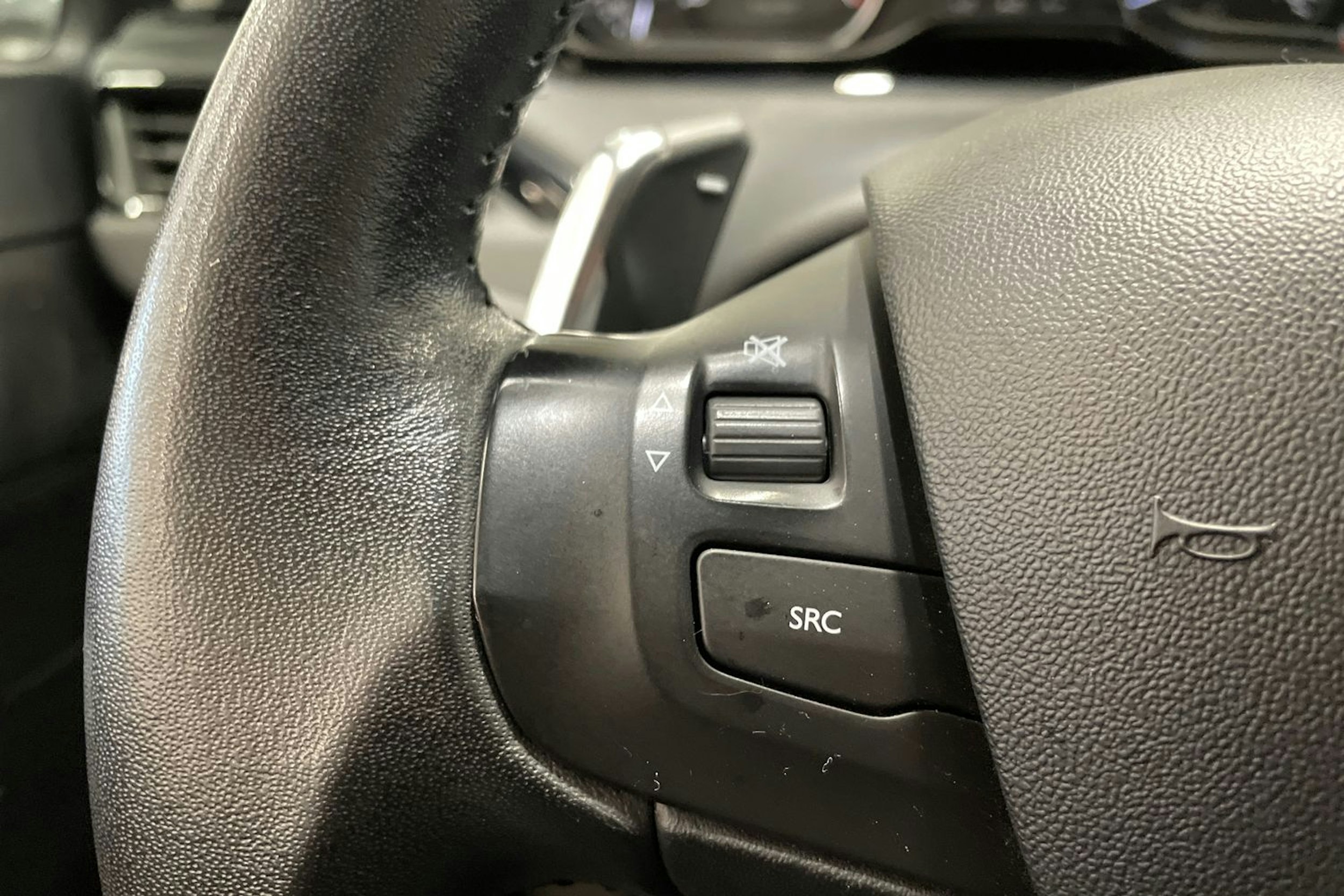 valkoinen Peugeot 208 2016 kuva 18.