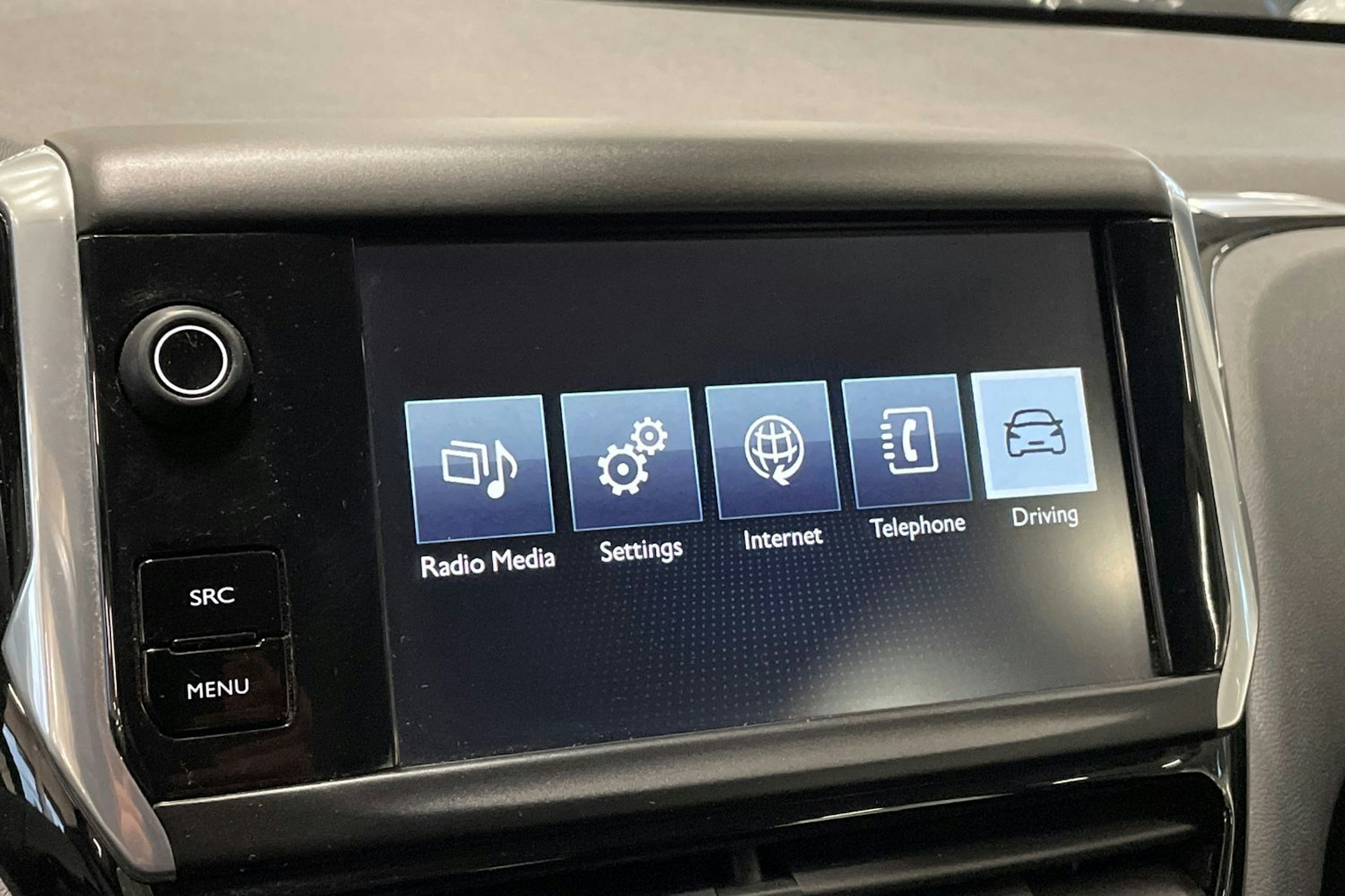 valkoinen Peugeot 208 2016 kuva 21.