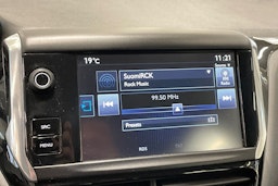 valkoinen Peugeot 208 2016 kuva 22.