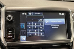 valkoinen Peugeot 208 2016 kuva 23.