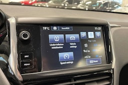 valkoinen Peugeot 208 2016 kuva 24.