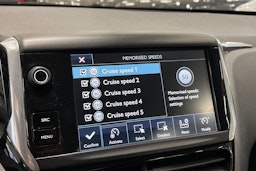 valkoinen Peugeot 208 2016 kuva 25.