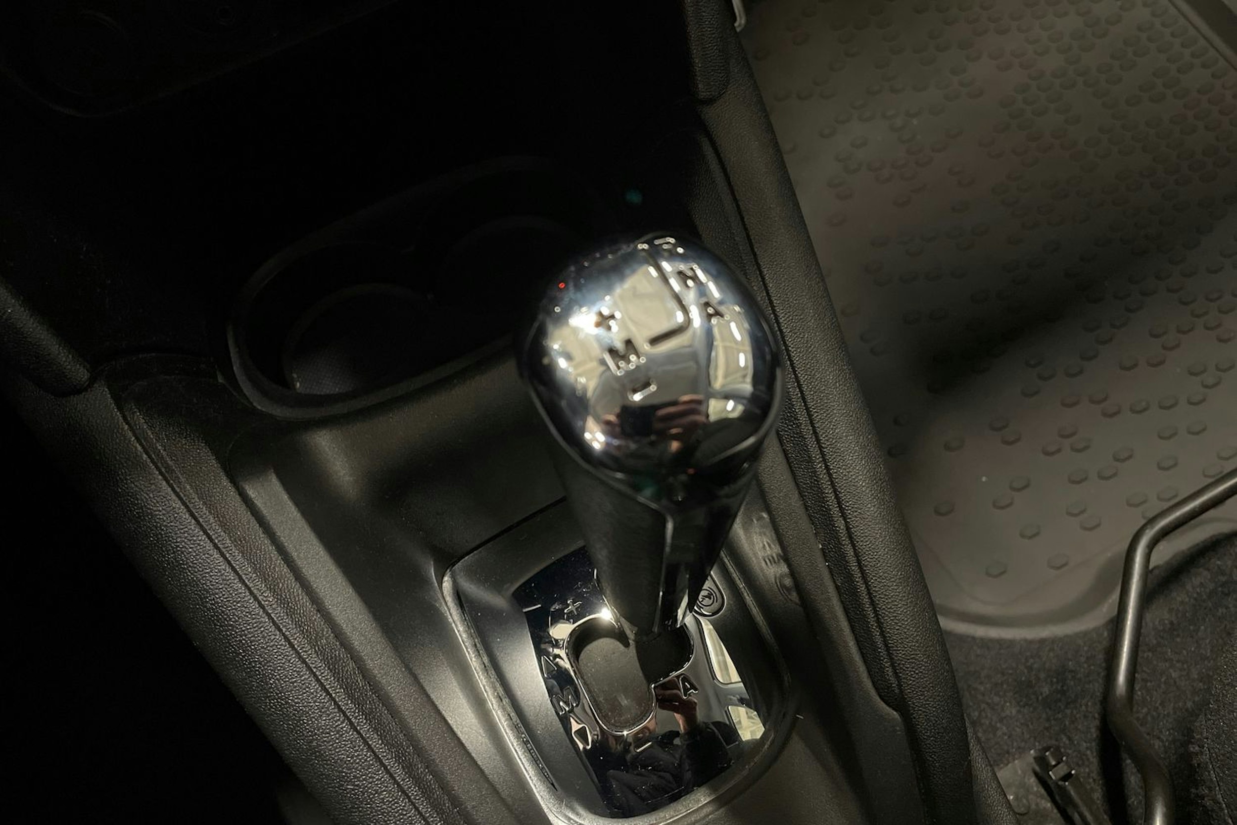 valkoinen Peugeot 208 2016 kuva 27.