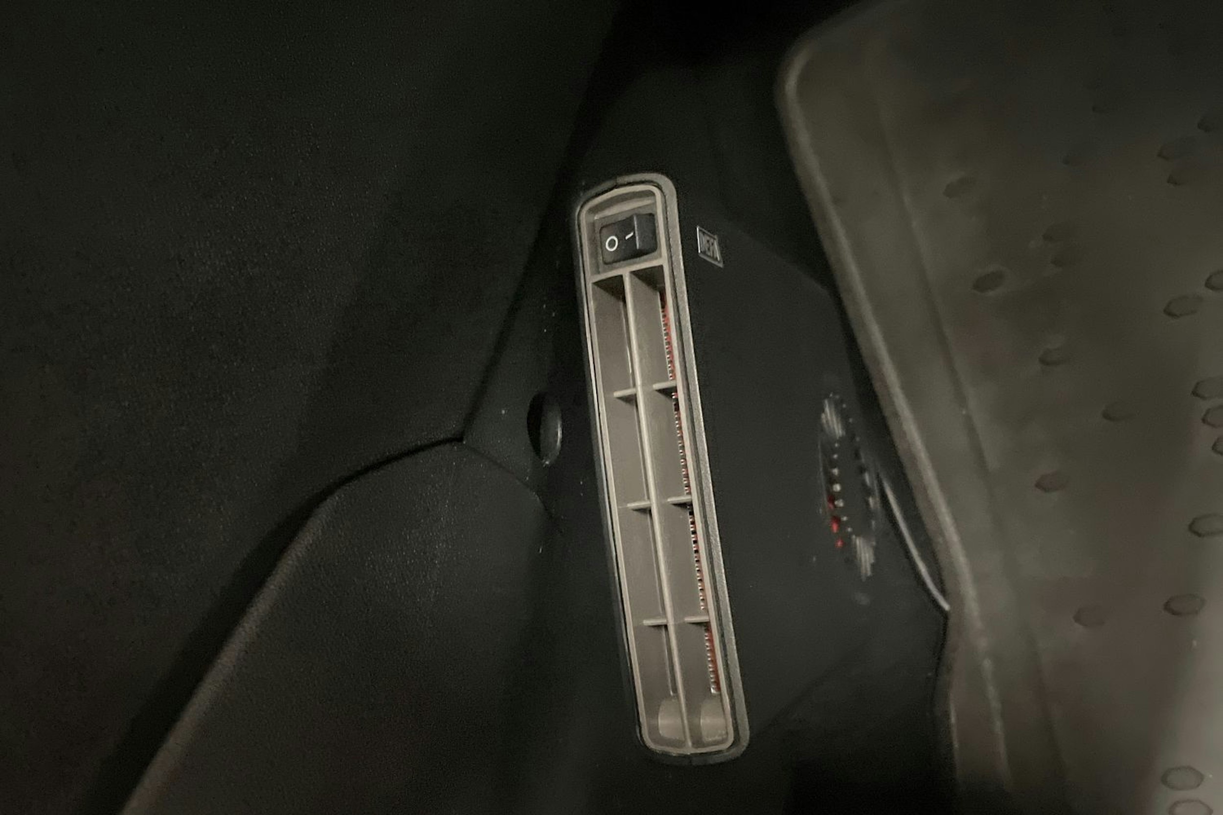 valkoinen Peugeot 208 2016 kuva 28.