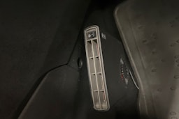 valkoinen Peugeot 208 2016 kuva 28.