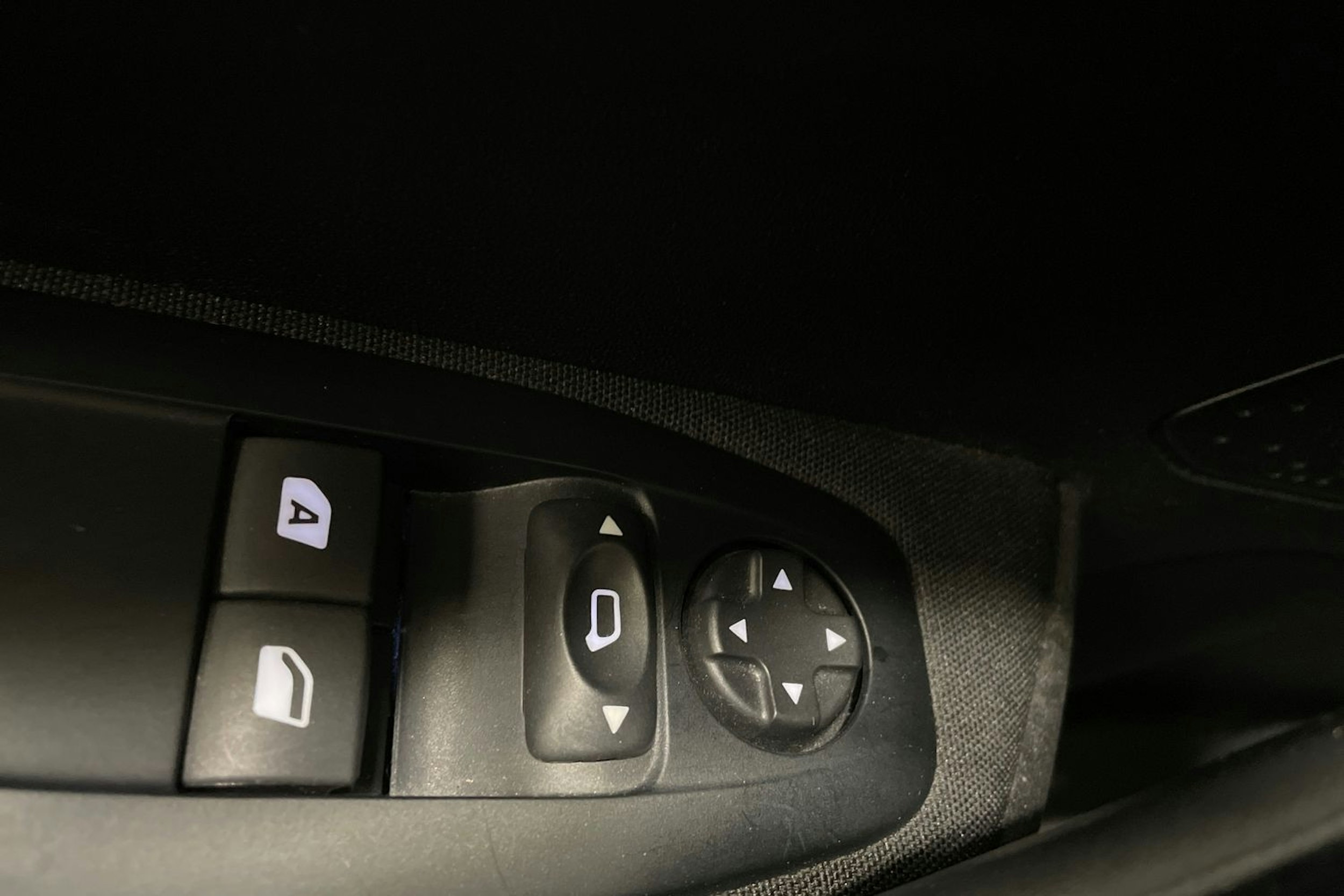 valkoinen Peugeot 208 2016 kuva 29.