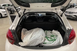 valkoinen Peugeot 208 2016 kuva 30.