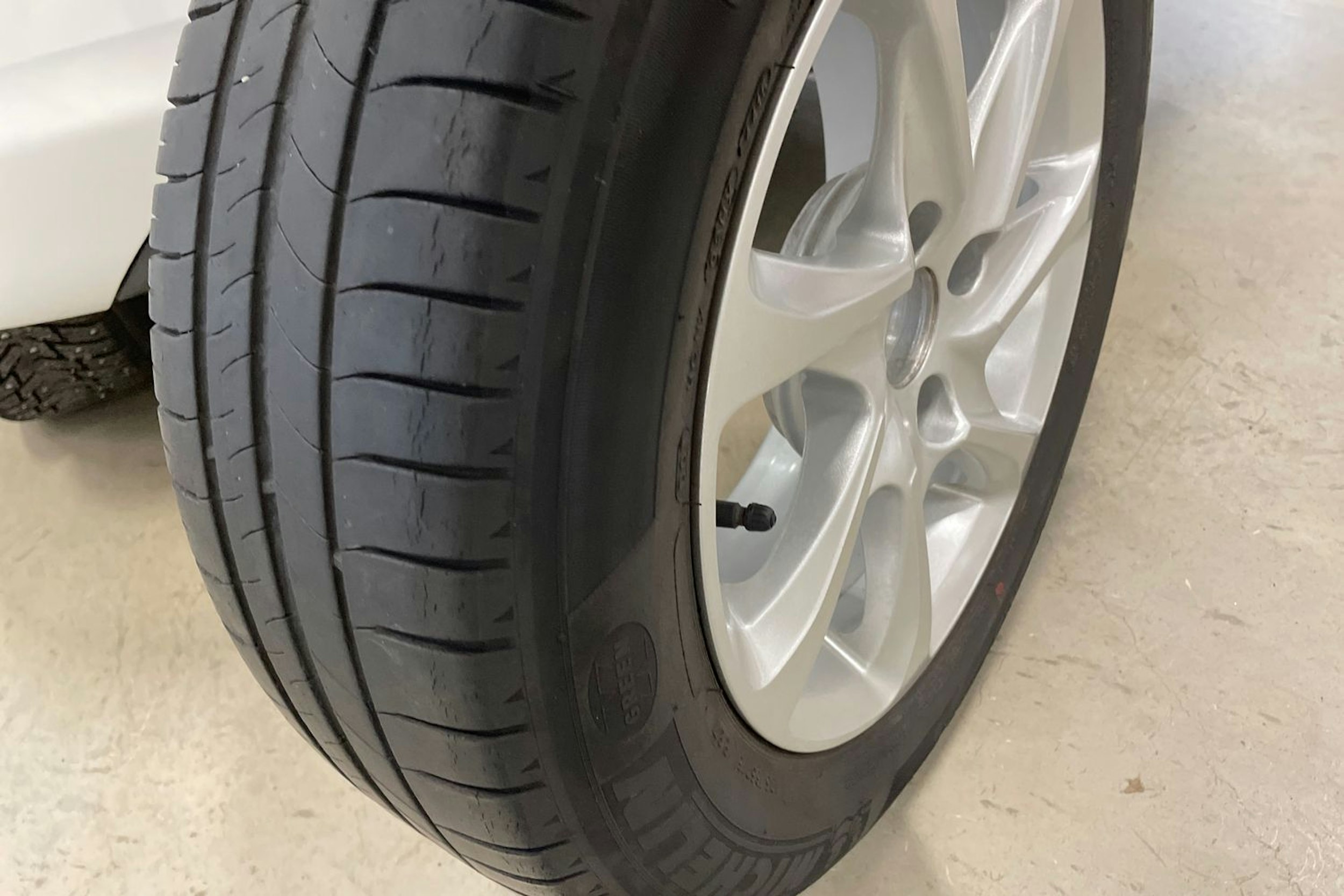 valkoinen Peugeot 208 2016 kuva 31.