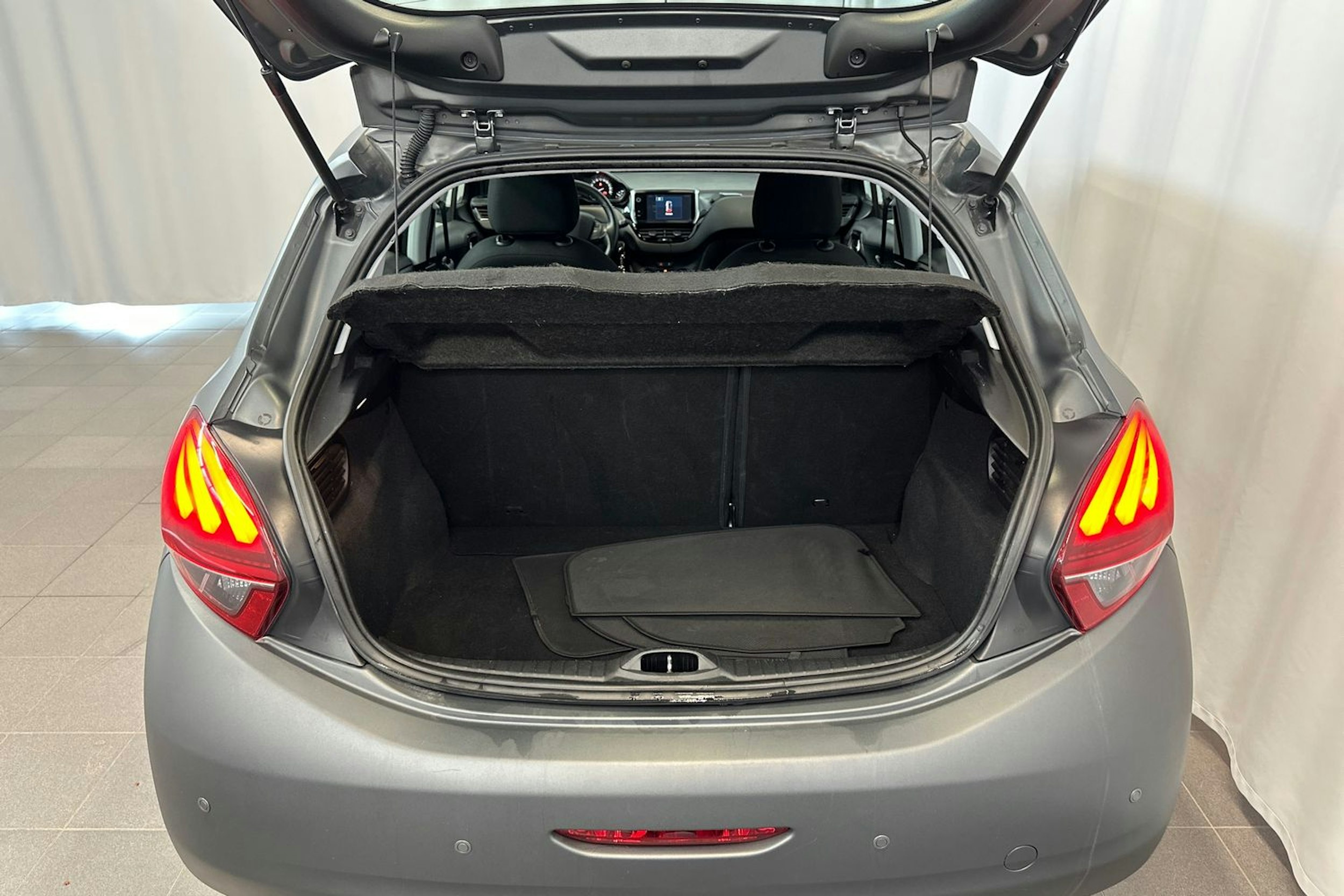 harmaa Peugeot 208 2016 kuva 14.