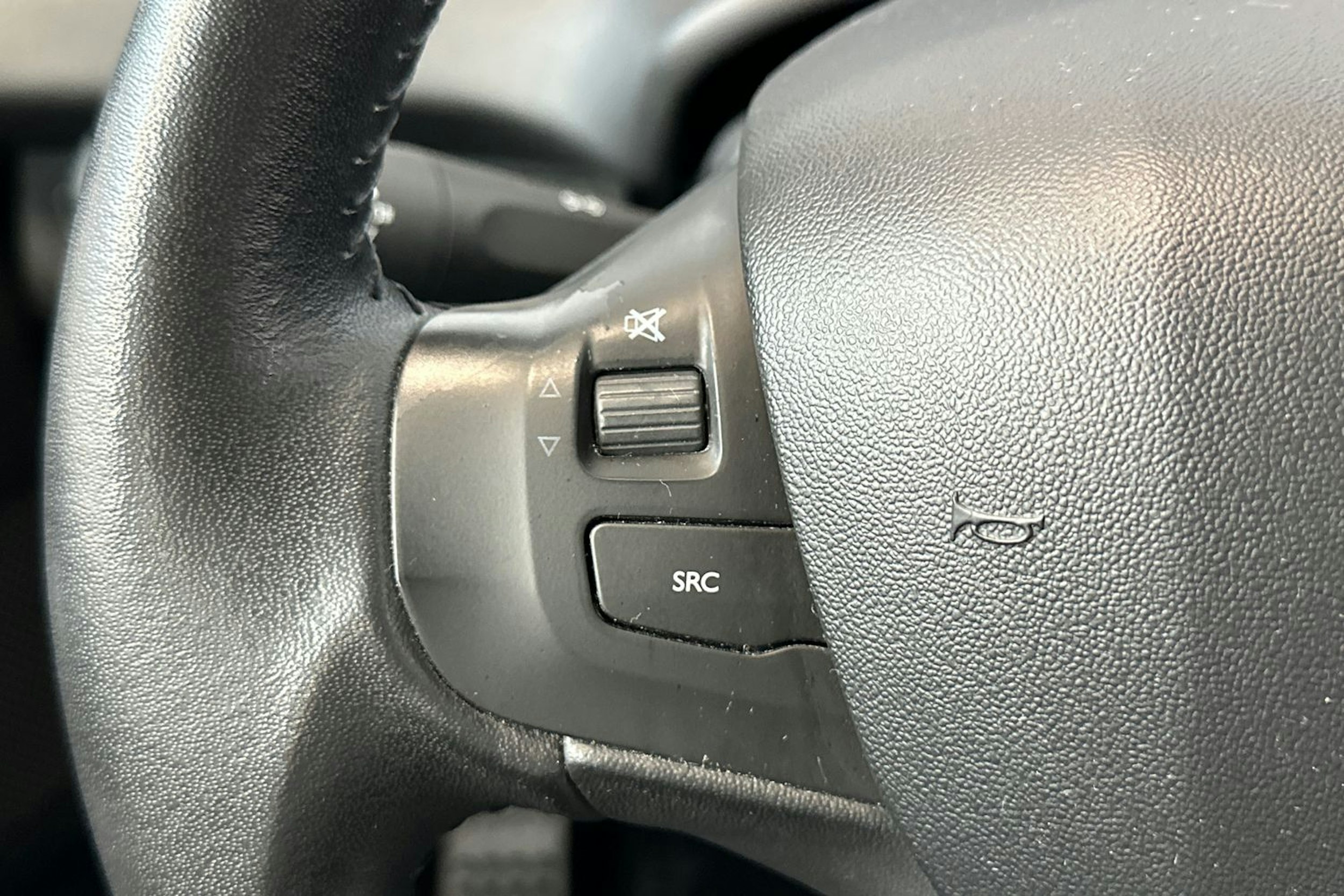 harmaa Peugeot 208 2016 kuva 17.