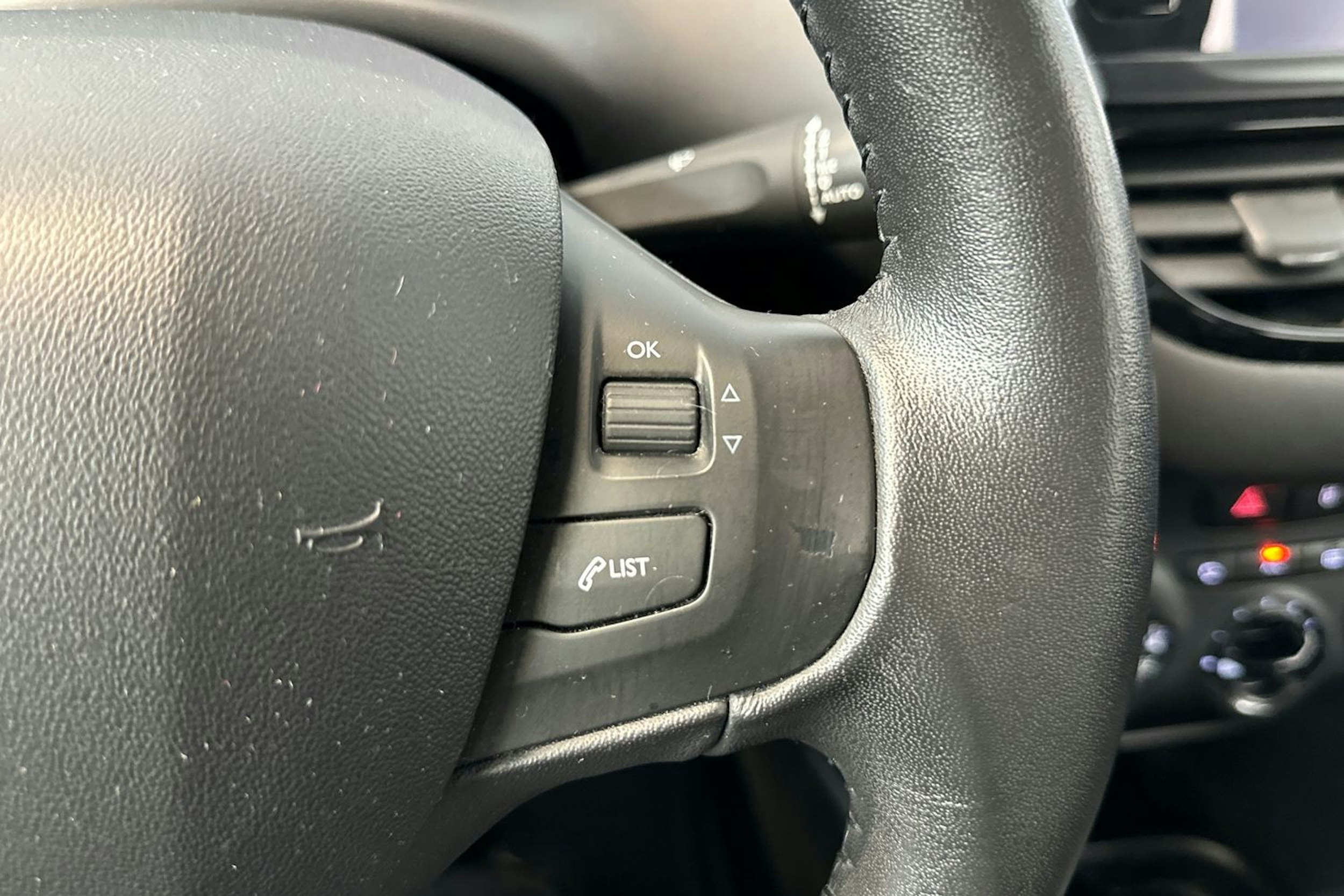 harmaa Peugeot 208 2016 kuva 18.