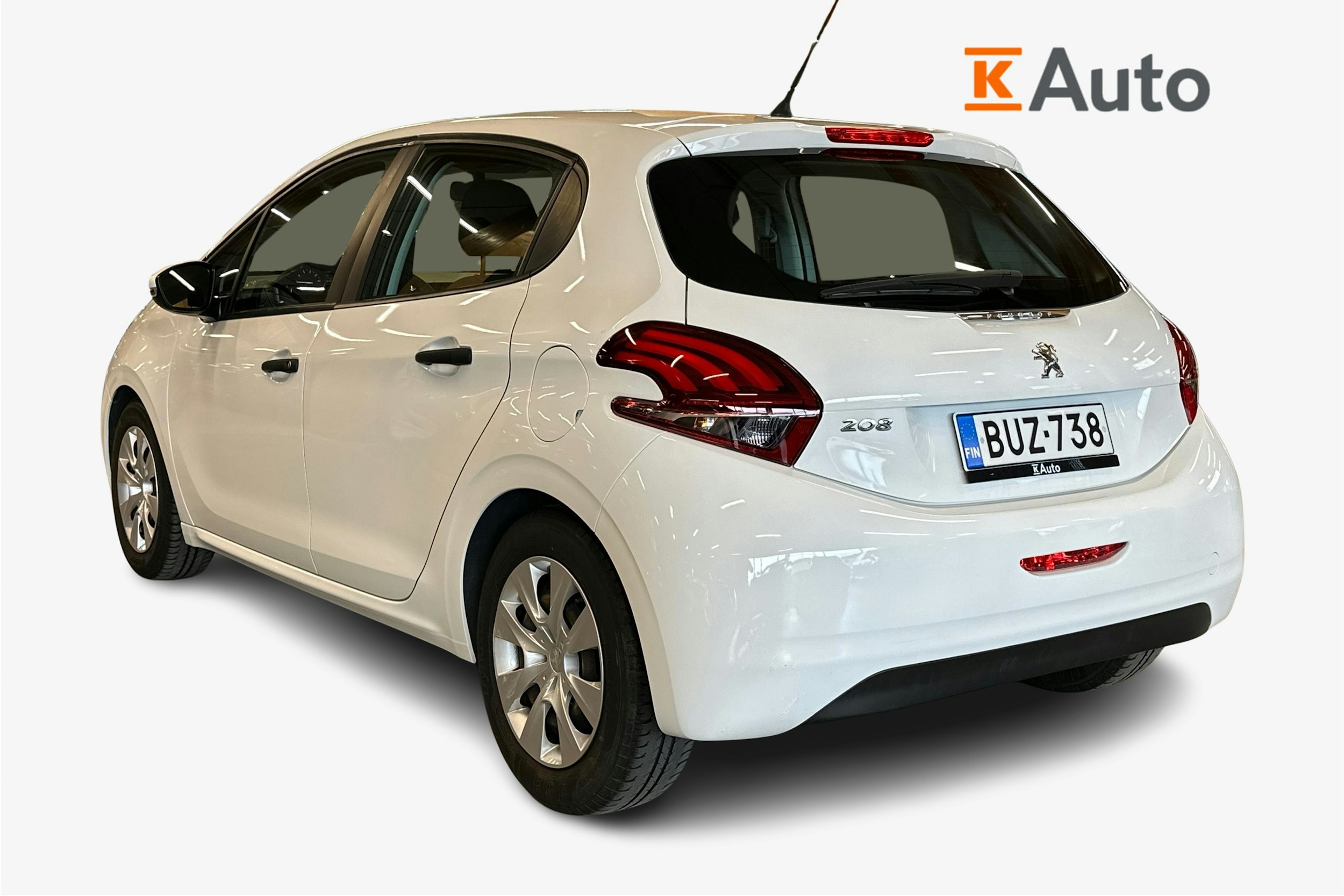 valkoinen Peugeot 208 2017 kuva 2.