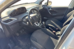 valkoinen Peugeot 208 2017 kuva 3.