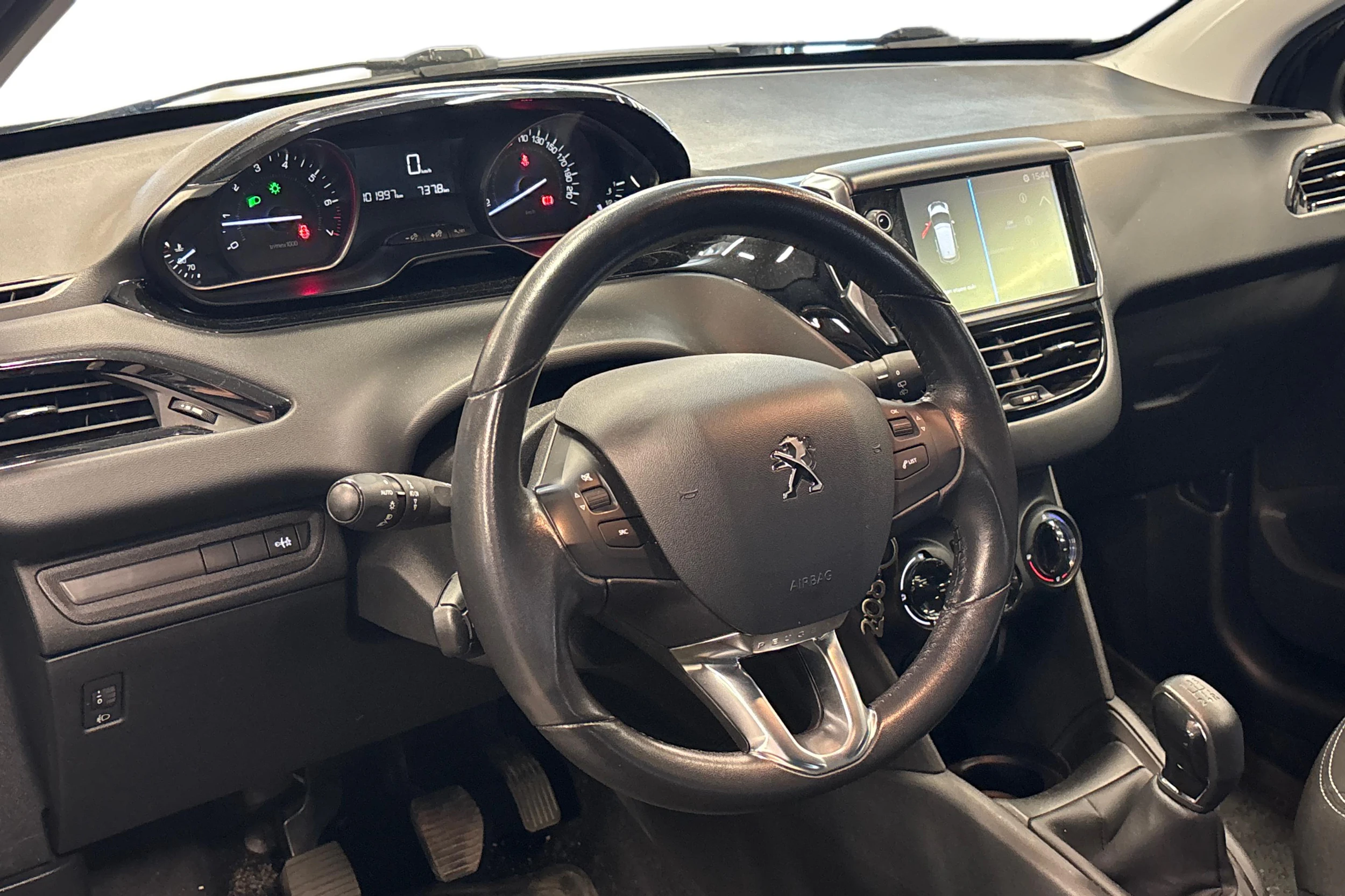 harmaa Peugeot 208 2018 kuva 3.