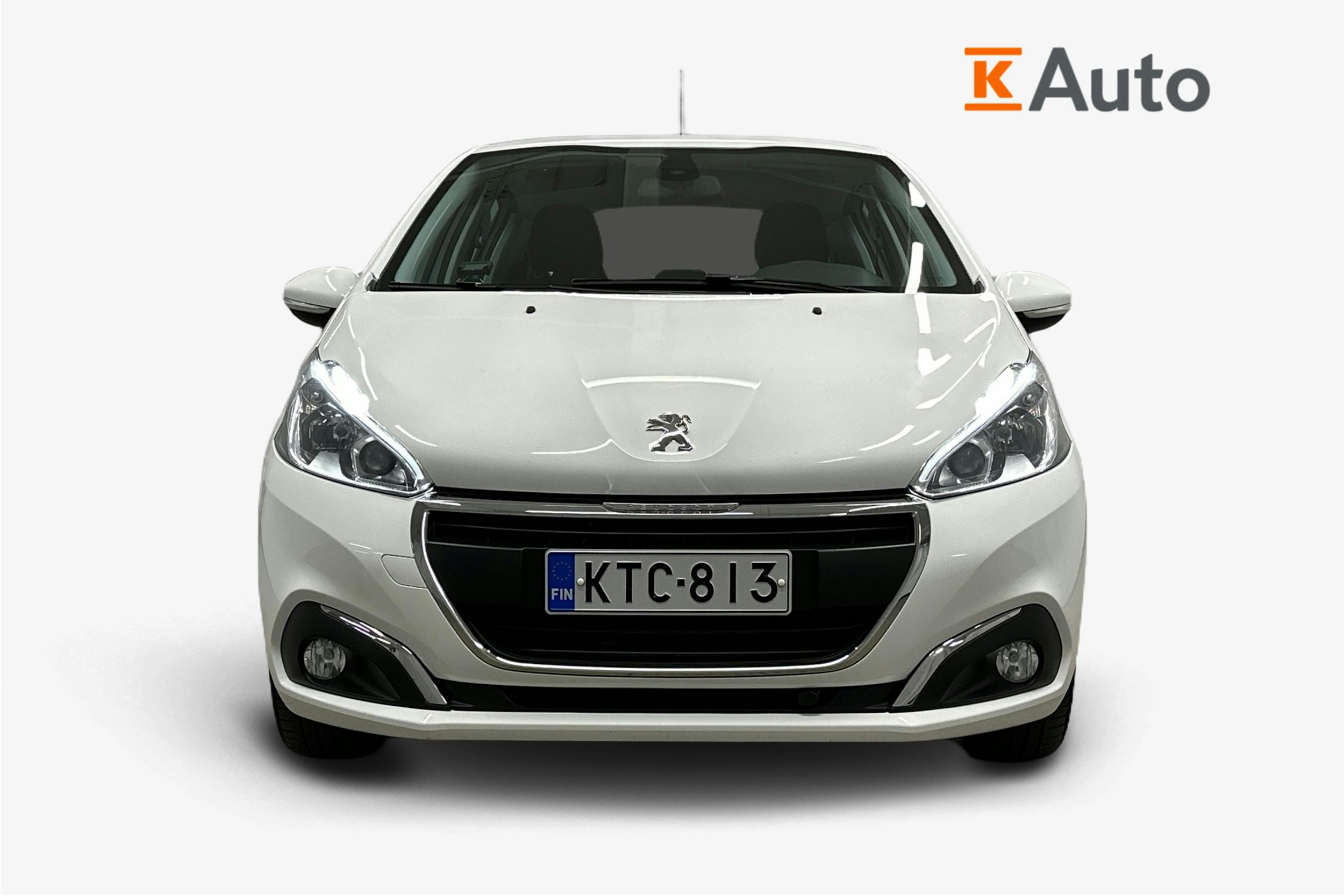 valkoinen Peugeot 208 2018 kuva 5.