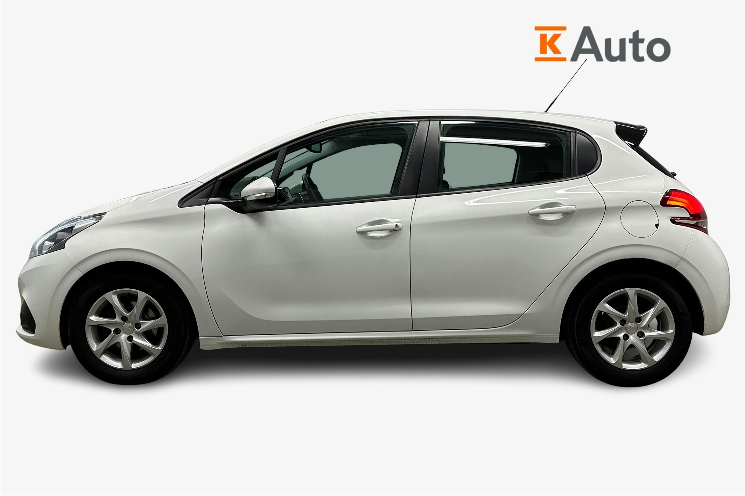 valkoinen Peugeot 208 2018 kuva 6.