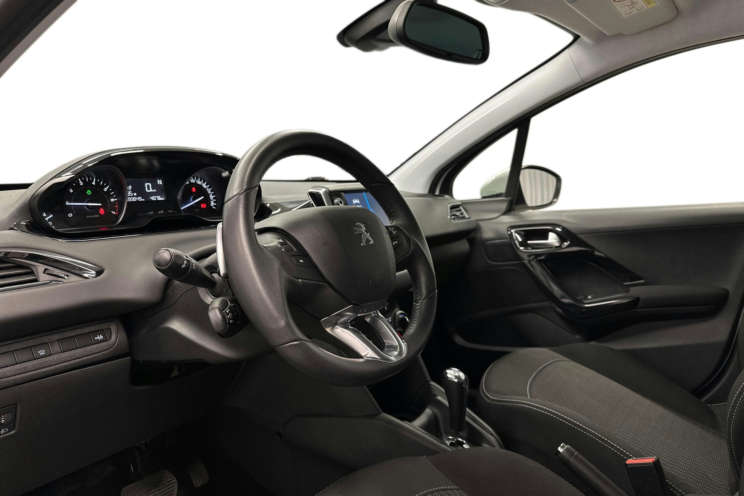 valkoinen Peugeot 208 2018 kuva 7.