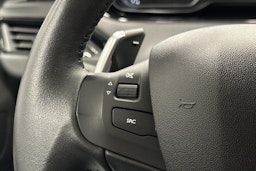 valkoinen Peugeot 208 2018 kuva 10.