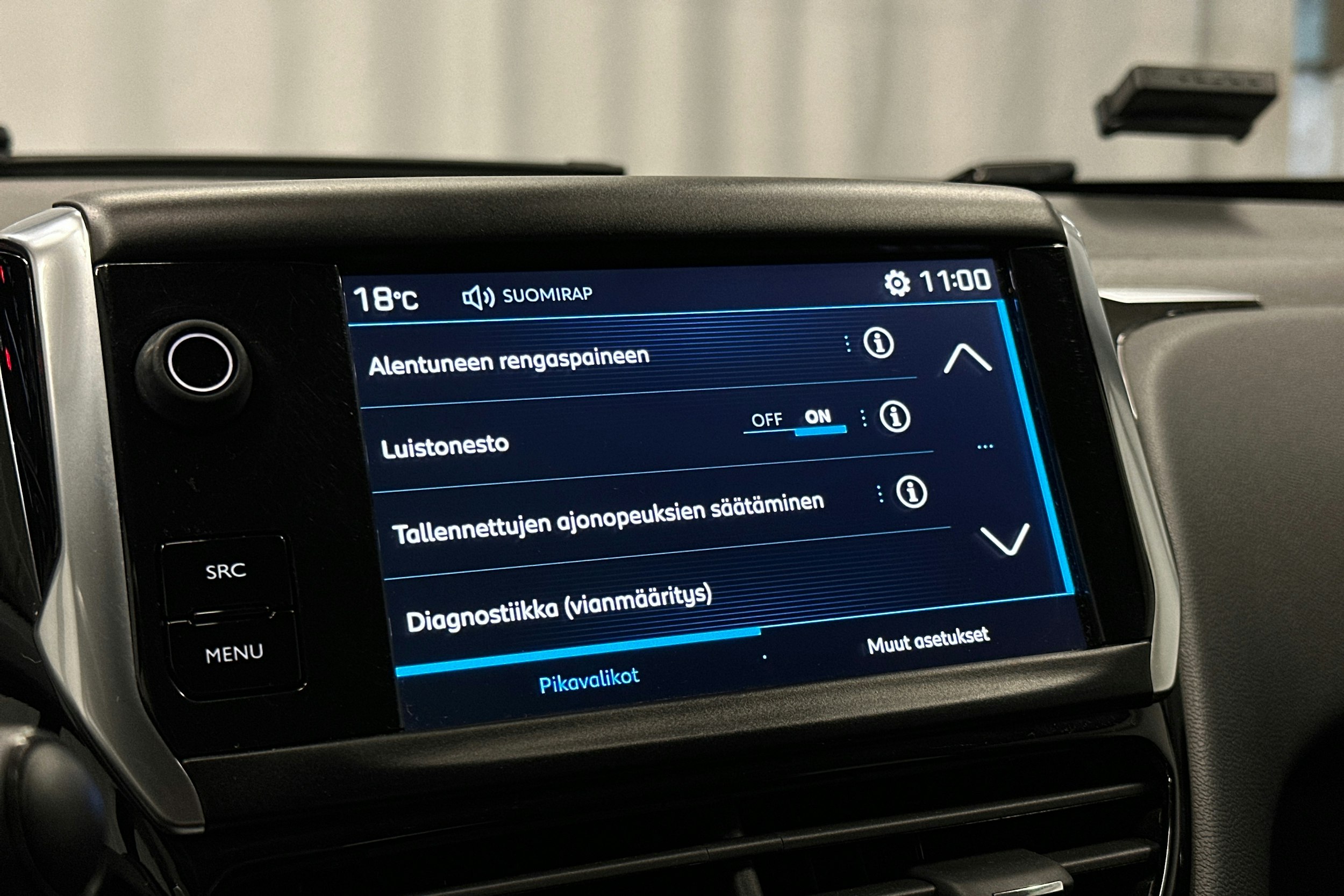 valkoinen Peugeot 208 2018 kuva 14.