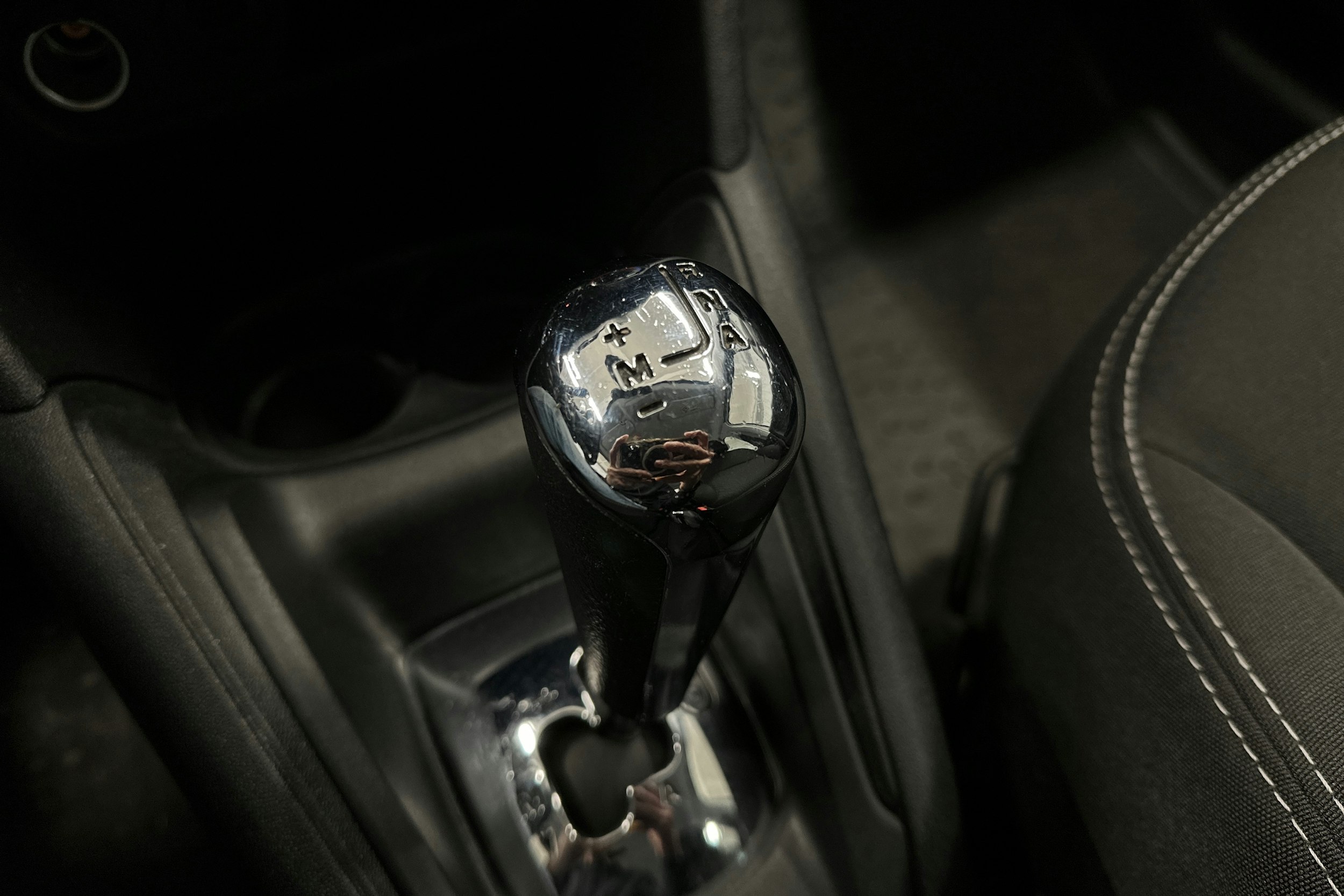 valkoinen Peugeot 208 2018 kuva 18.