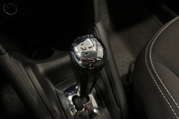valkoinen Peugeot 208 2018 kuva 18.