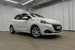valkoinen Peugeot 208 2018 kuva 23.
