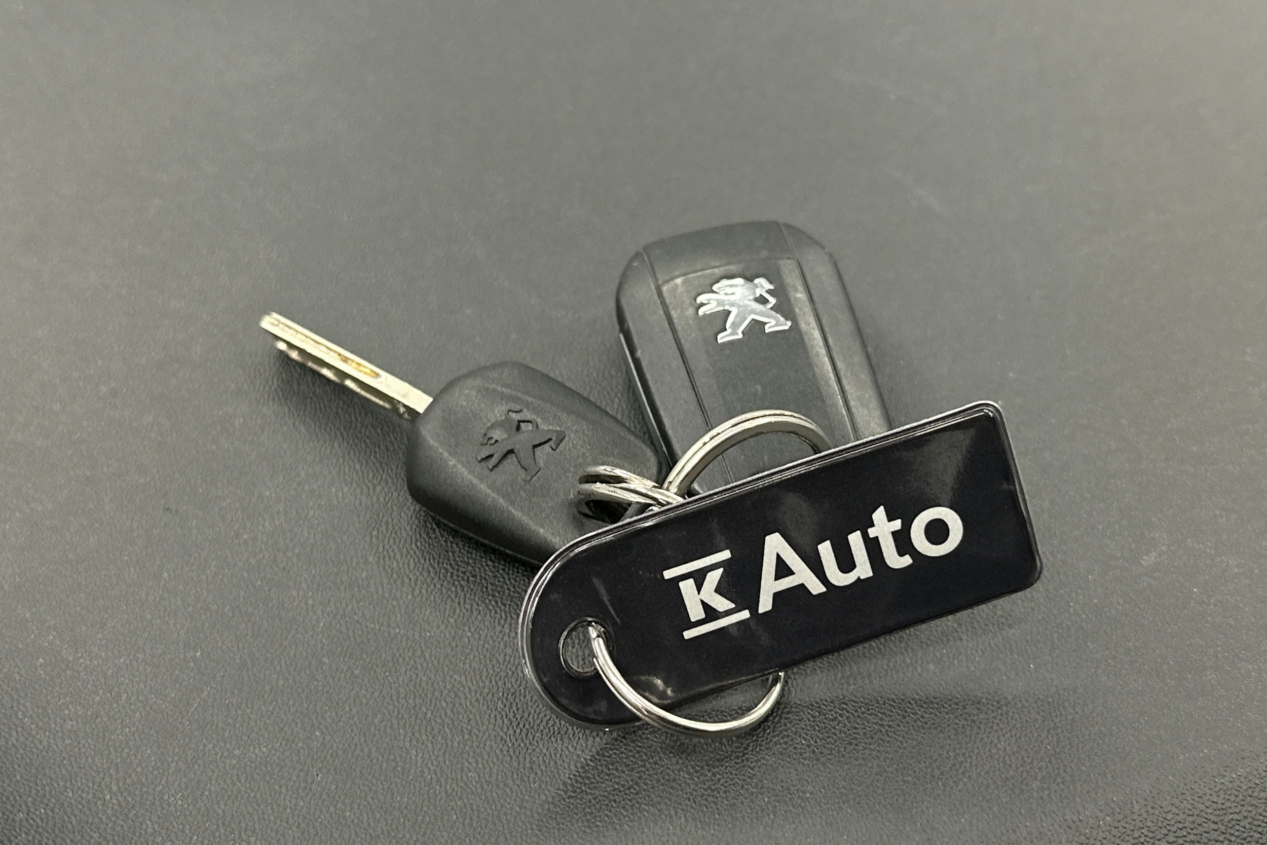 valkoinen Peugeot 208 2018 kuva 26.