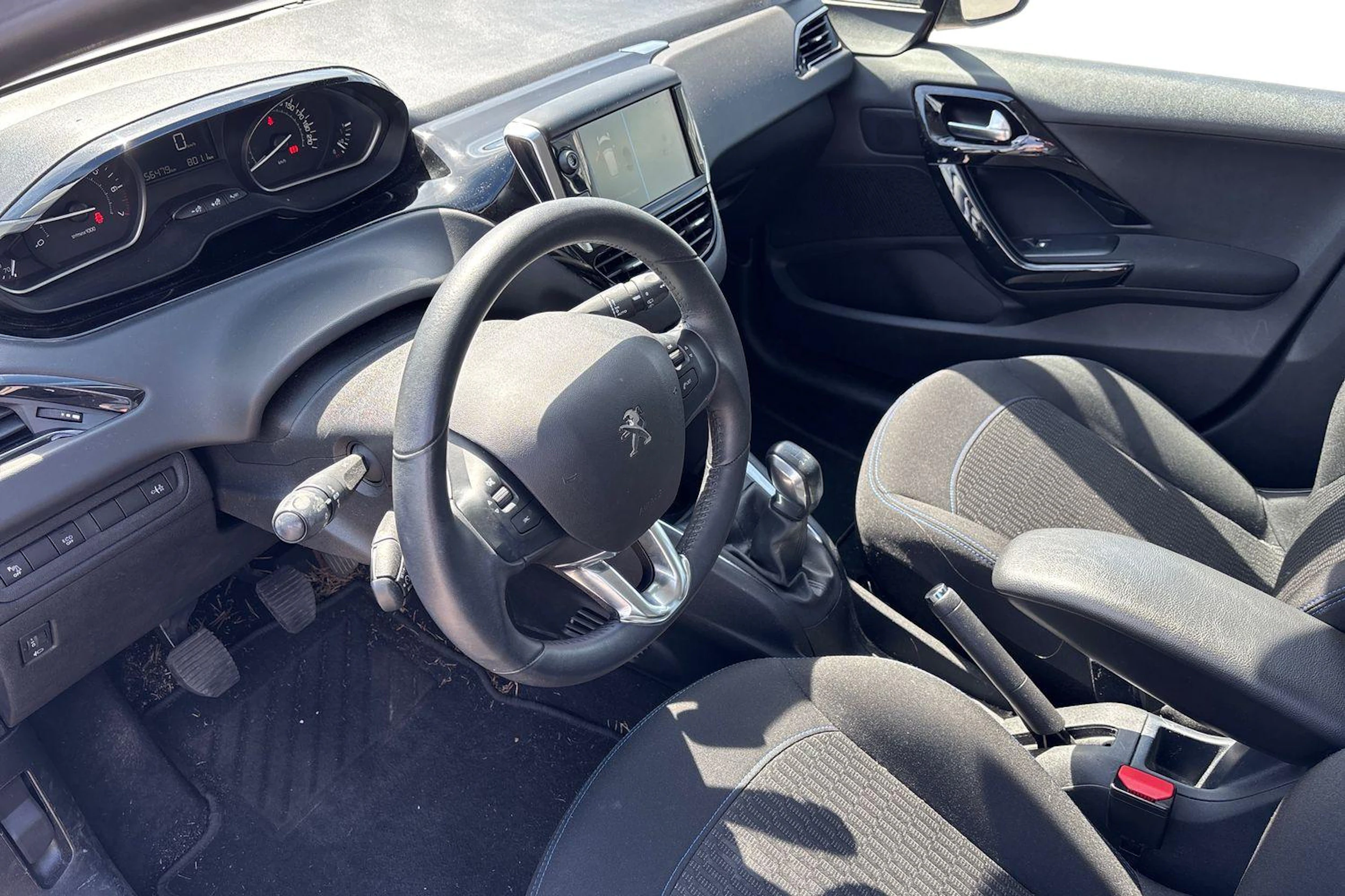 harmaa Peugeot 208 2019 kuva 3.