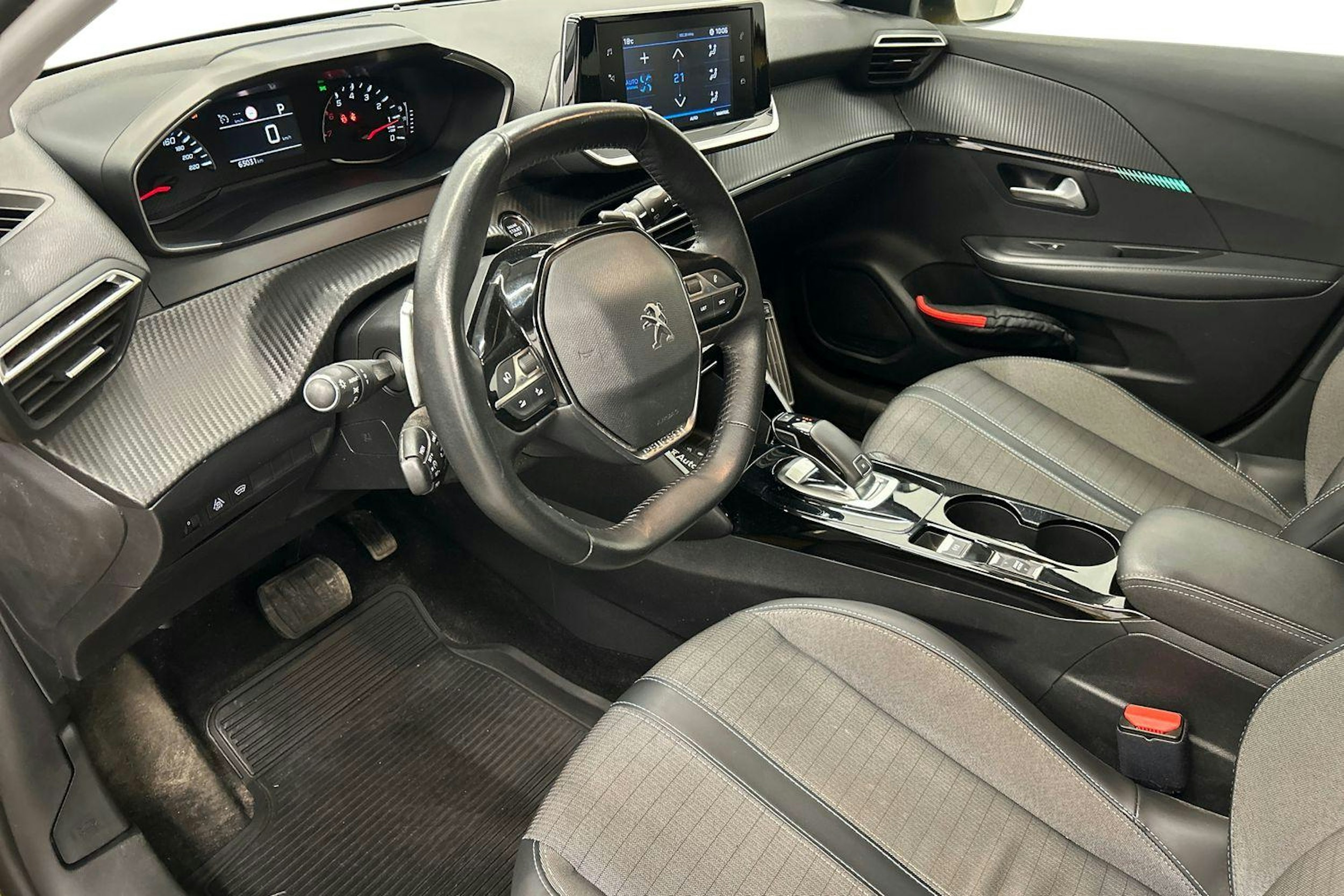 keltainen Peugeot 208 2021 kuva 7.