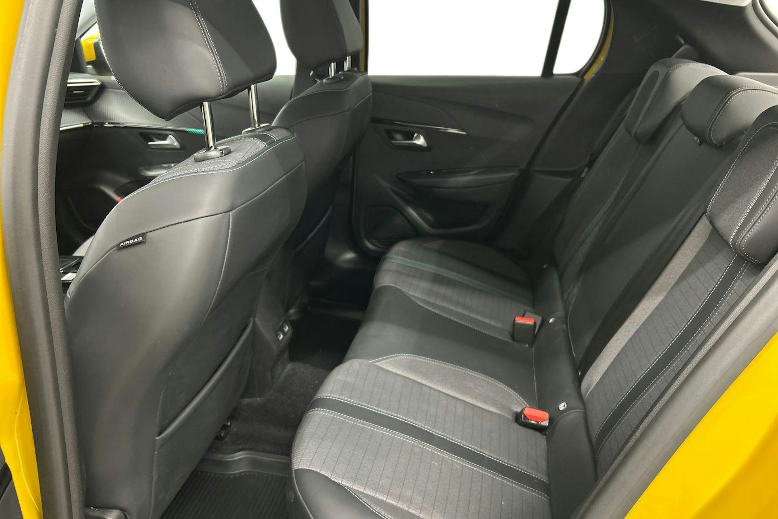 keltainen Peugeot 208 2021 kuva 10.