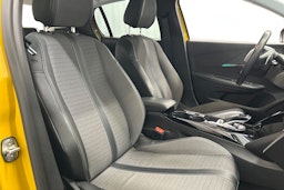 keltainen Peugeot 208 2021 kuva 15.