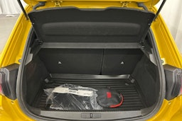 keltainen Peugeot 208 2021 kuva 16.