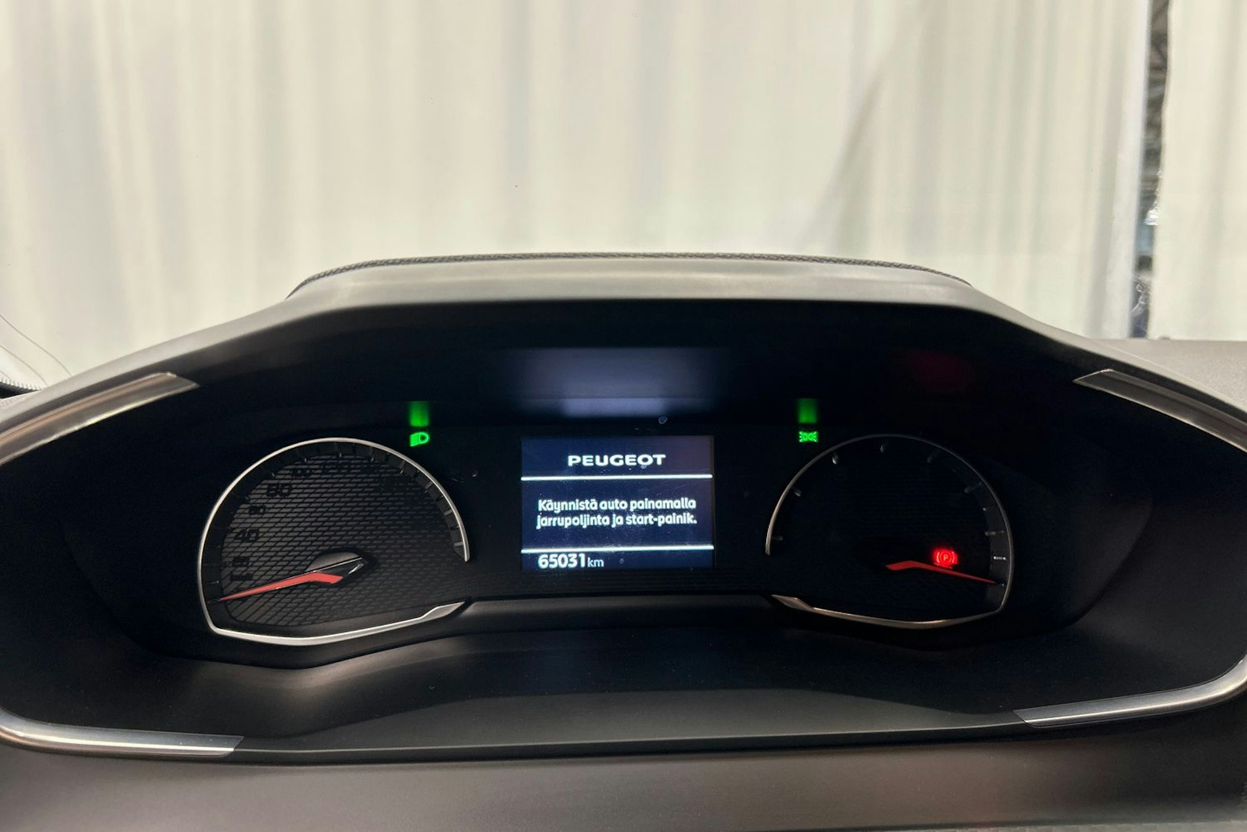 keltainen Peugeot 208 2021 kuva 18.