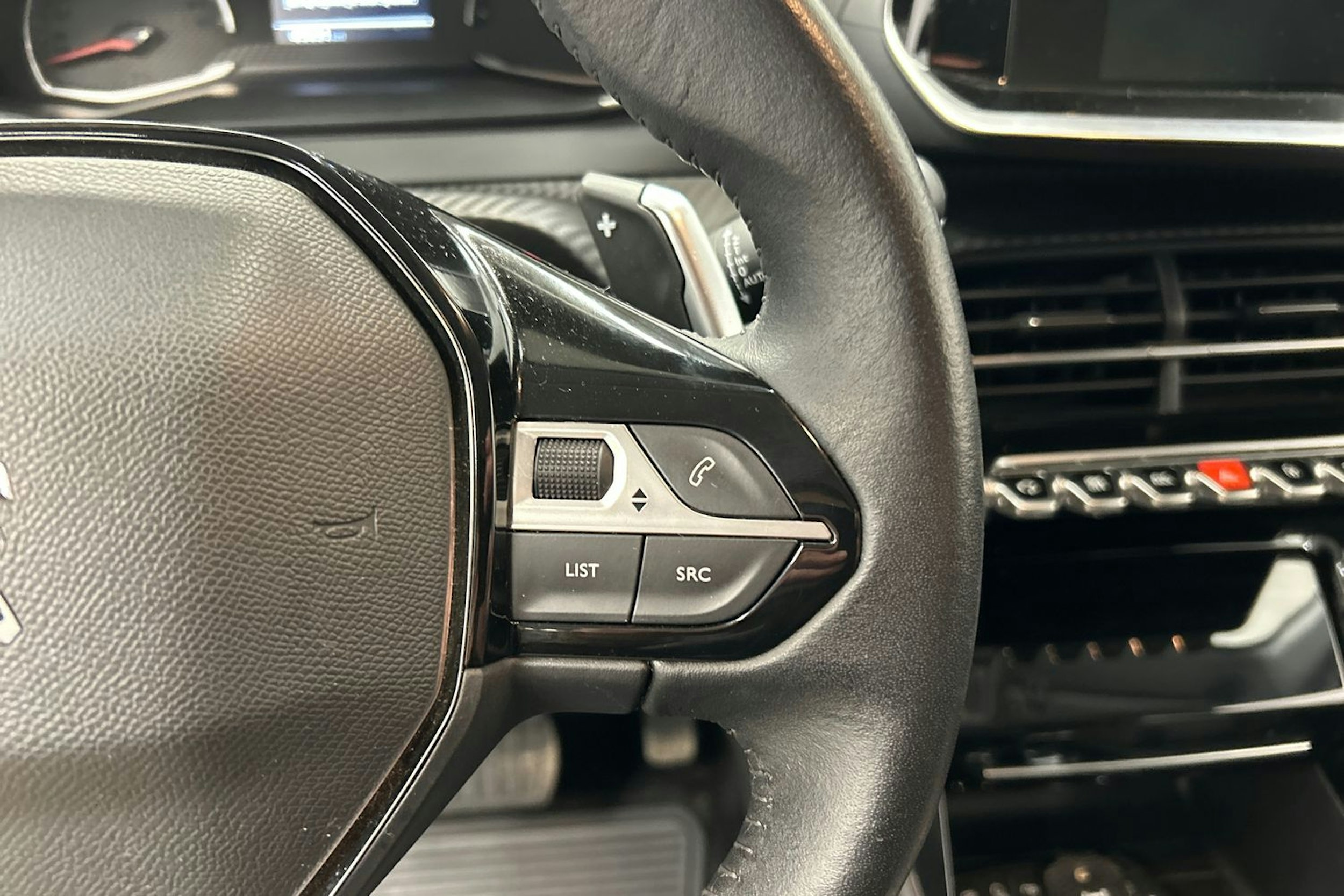 keltainen Peugeot 208 2021 kuva 20.