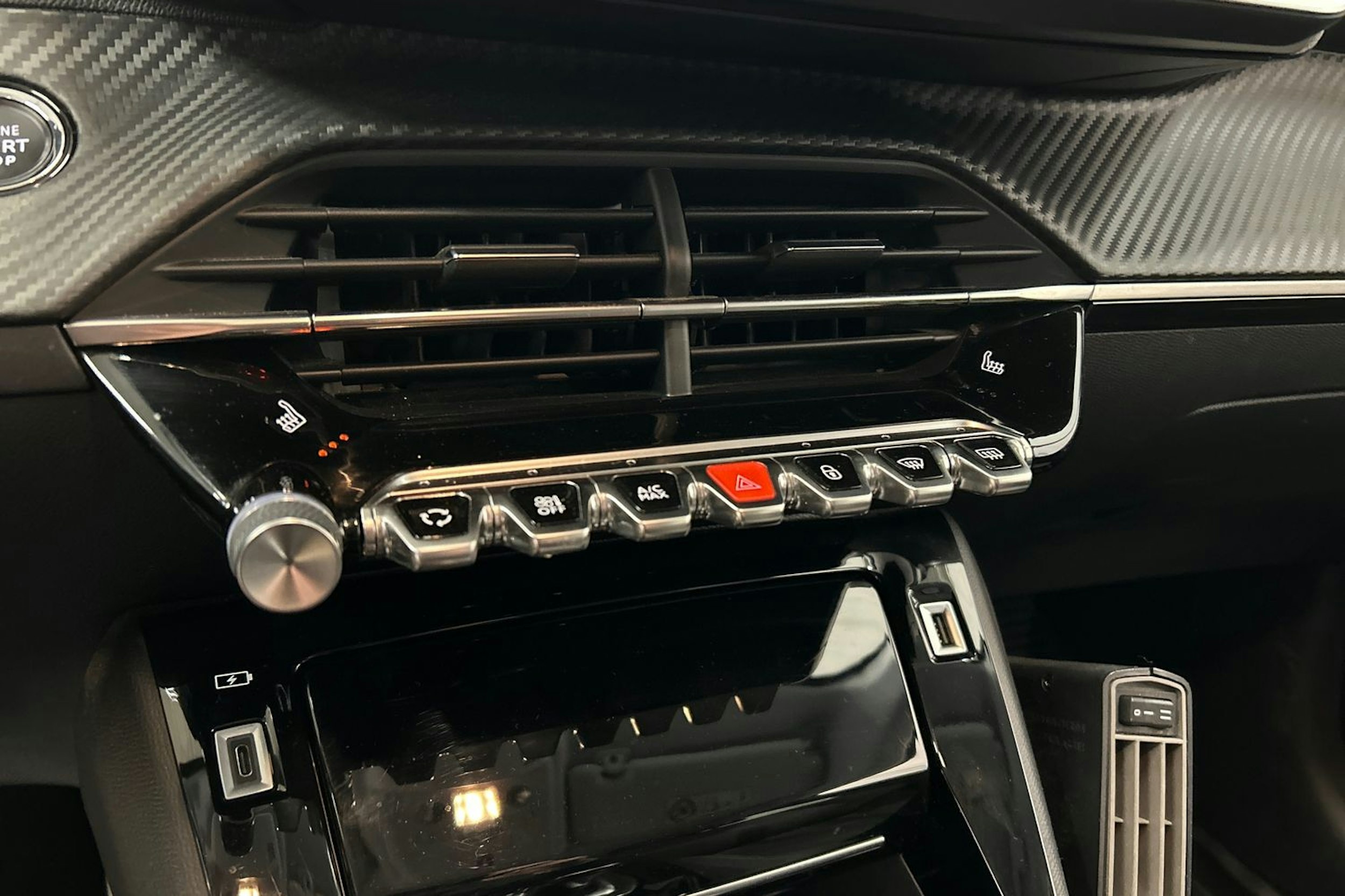 keltainen Peugeot 208 2021 kuva 22.